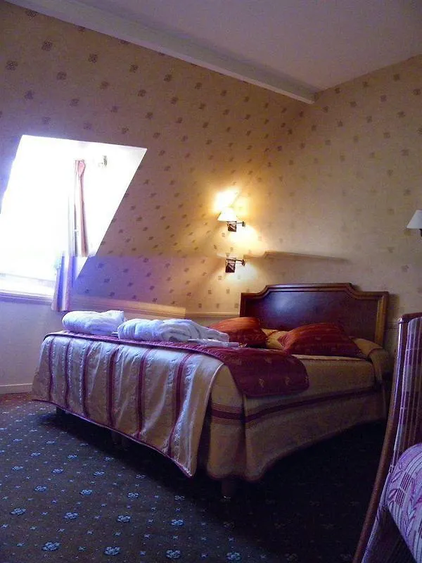 ***  Hotel Poussin Paris France