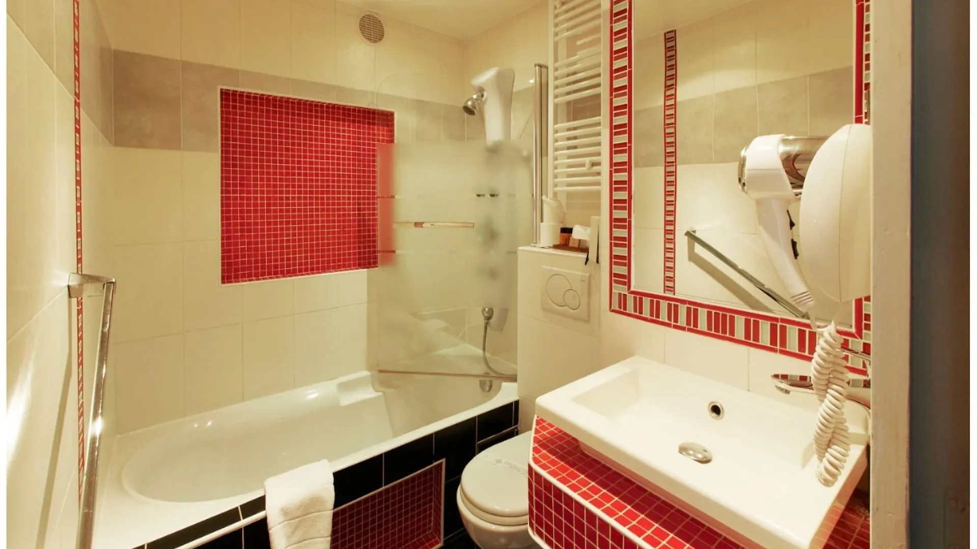 Hotel Poussin Paris