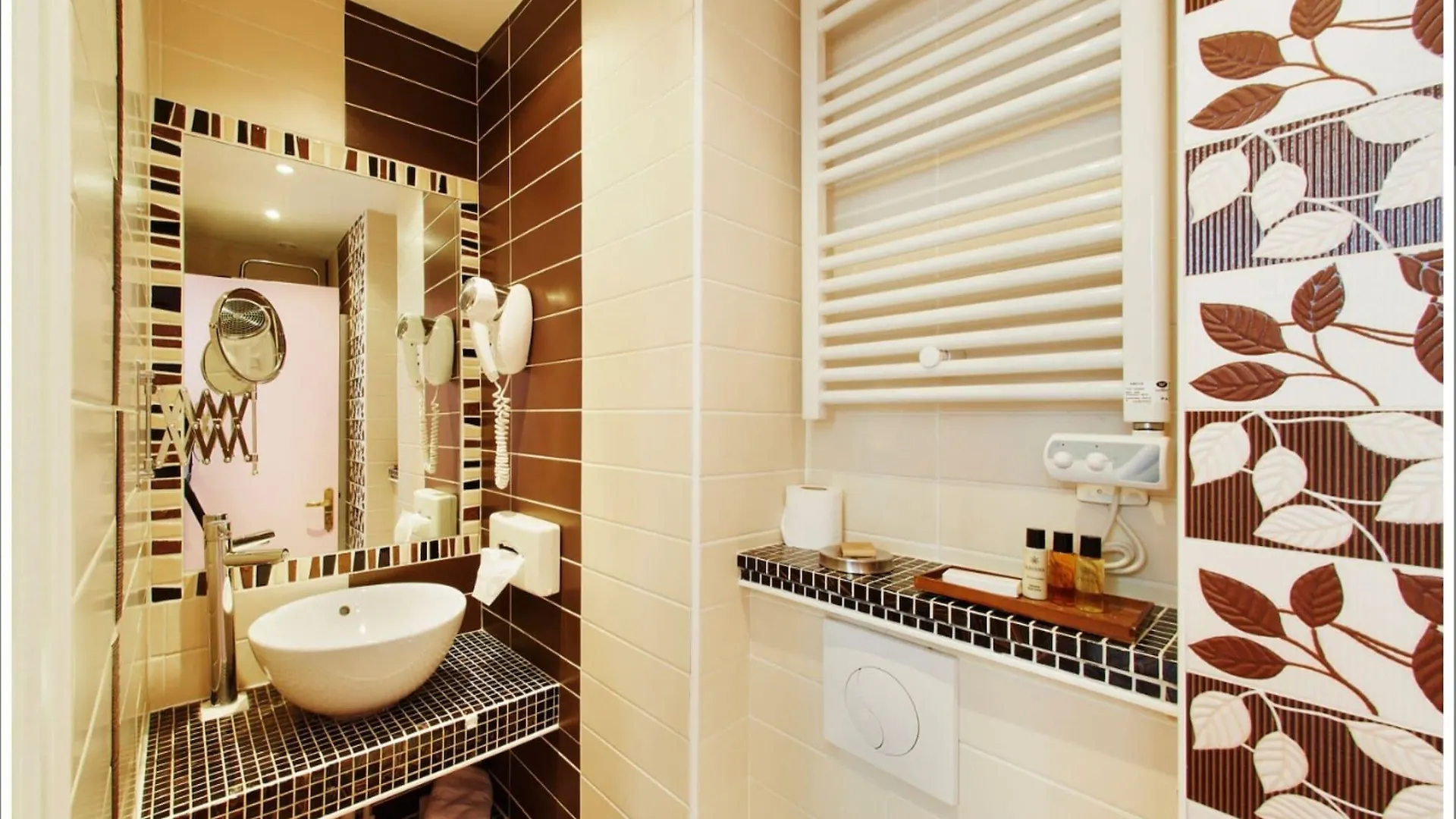 Hotel Poussin Paris