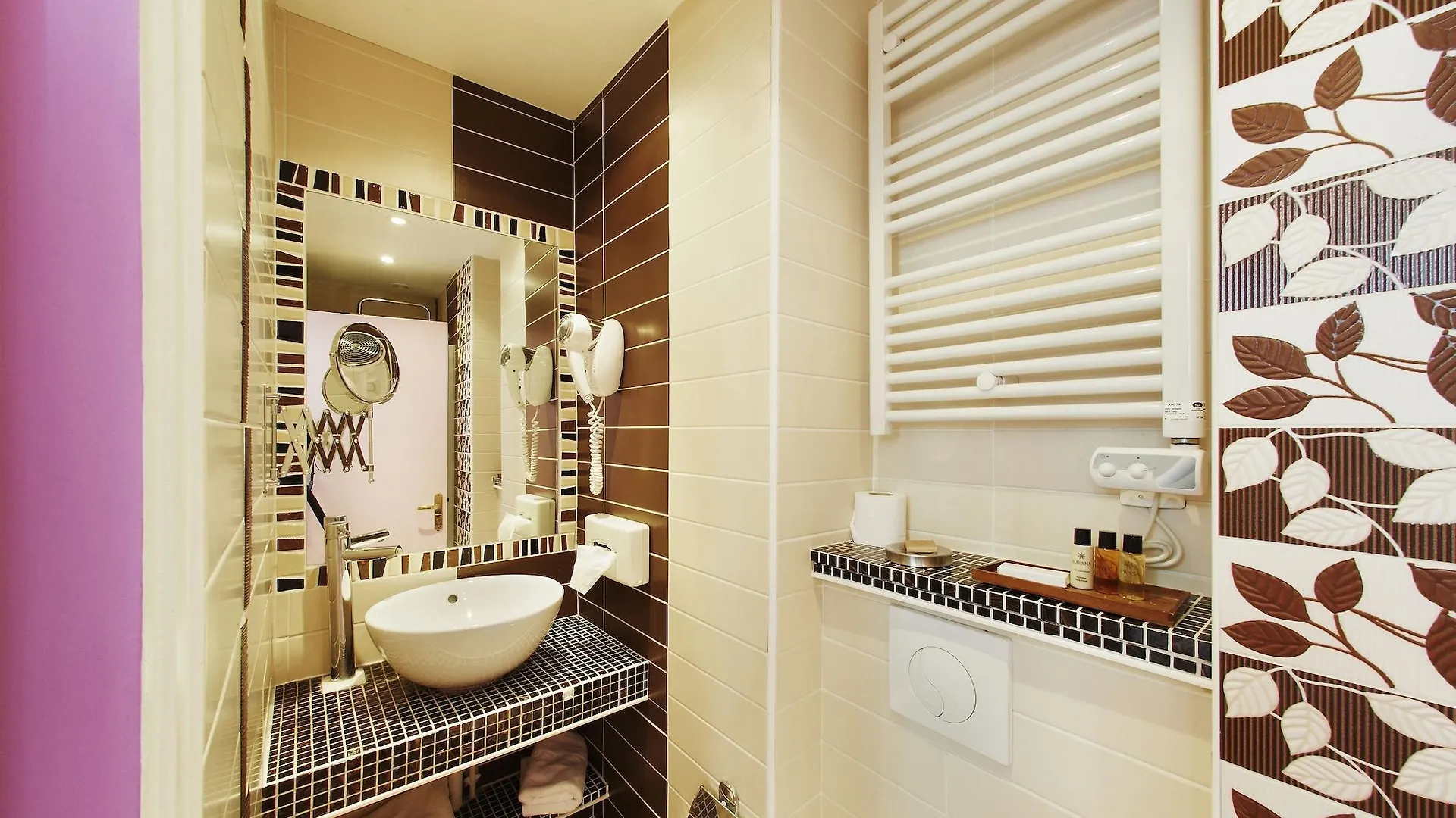 Hotel Poussin Paris