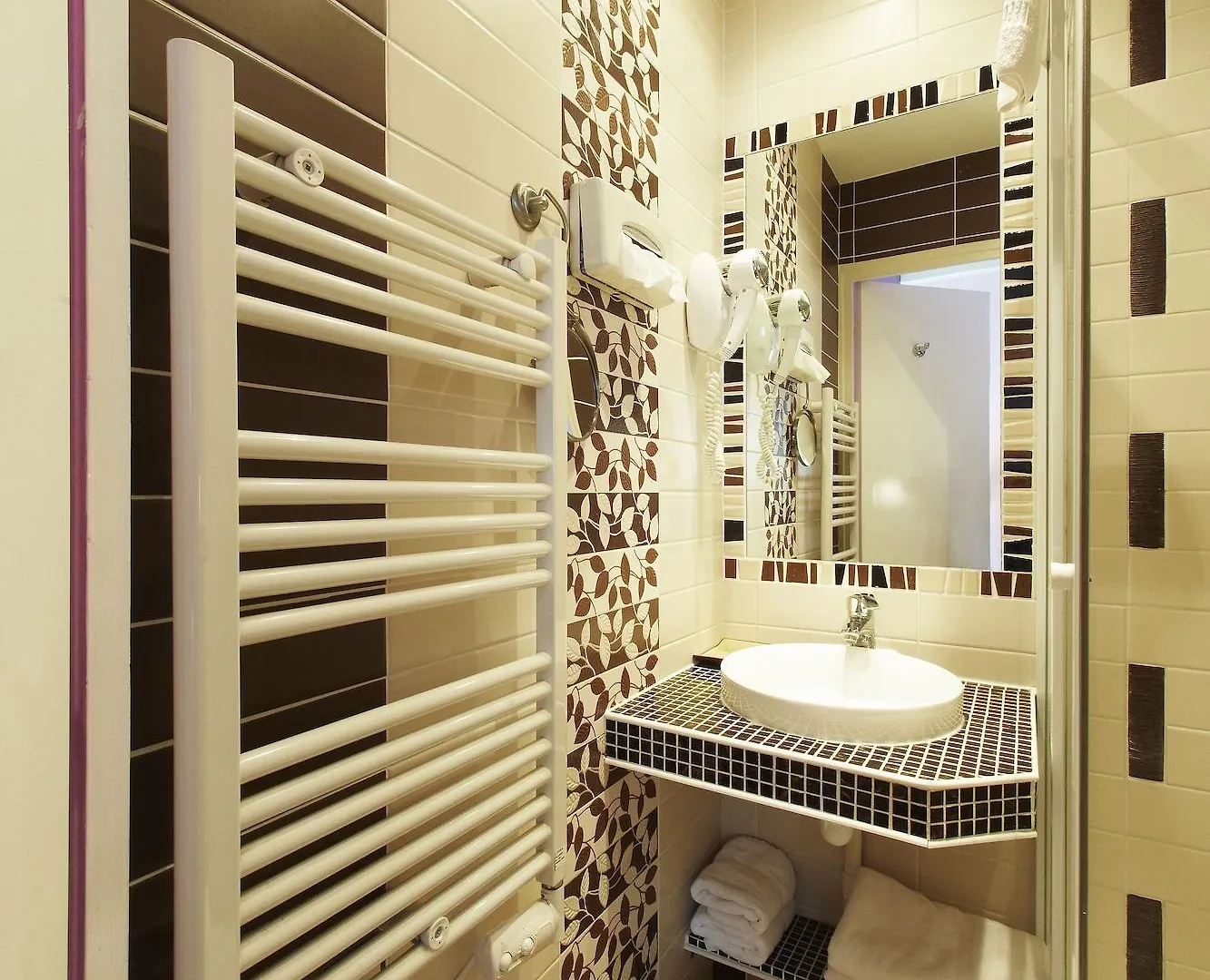 Hotel Poussin Paris 3*,
