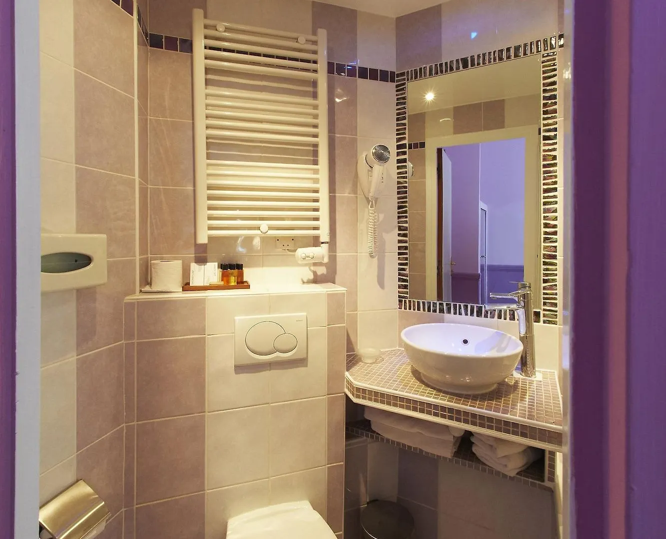 Hotel Poussin Paris