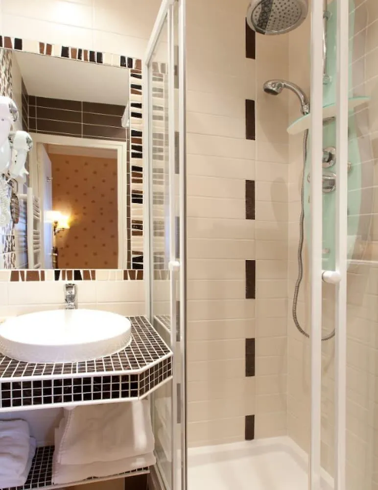 Hotel Poussin Paris 3*,