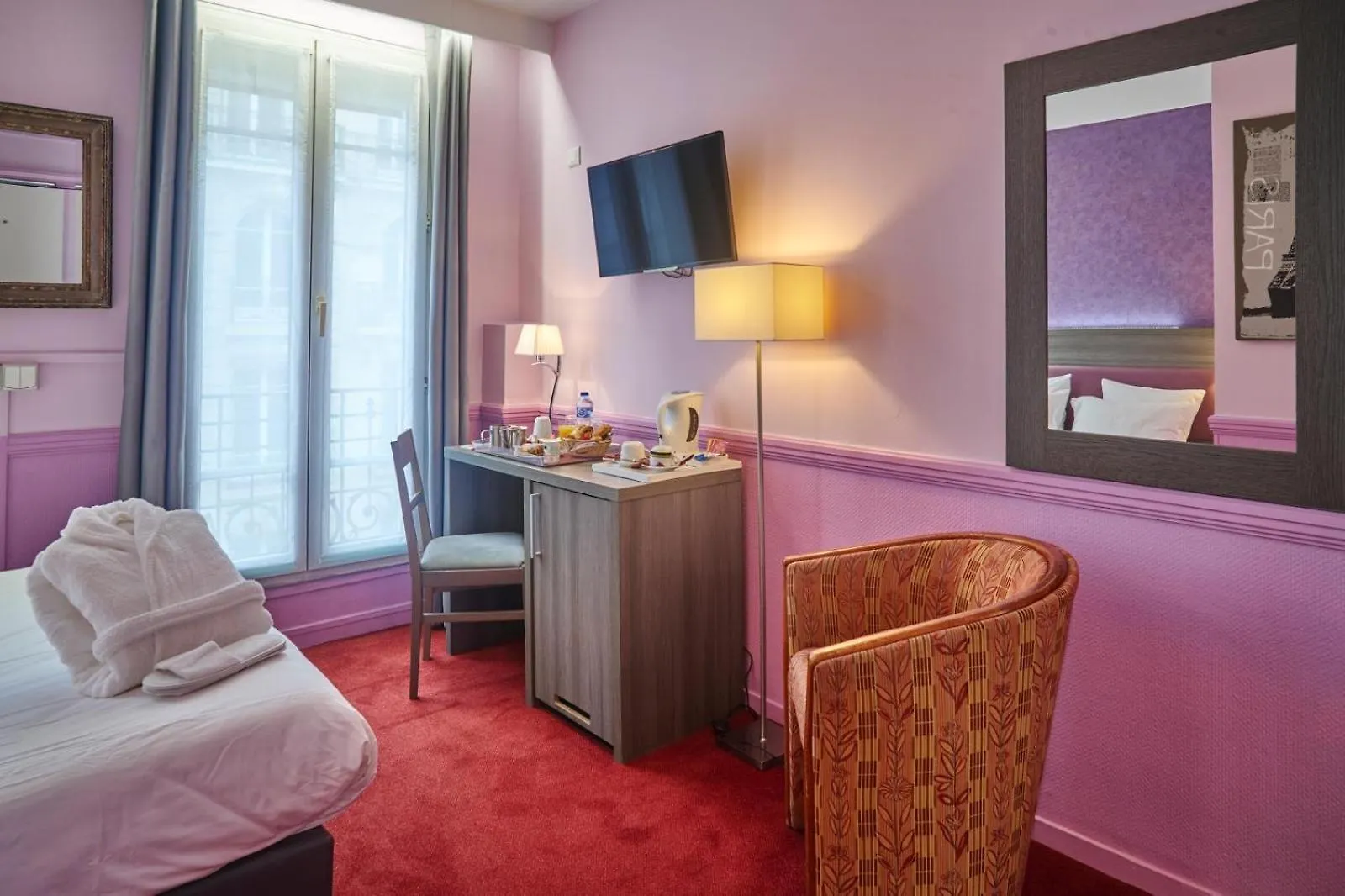 ***  Hotel Poussin Paris France