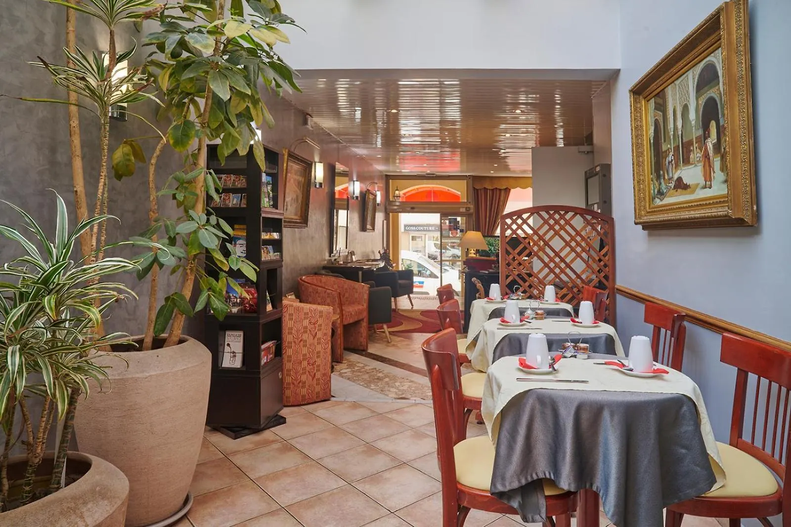 ***  Hotel Poussin Paris France