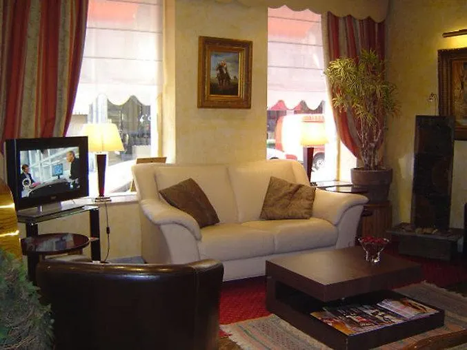 ***  Hotel Poussin Paris France