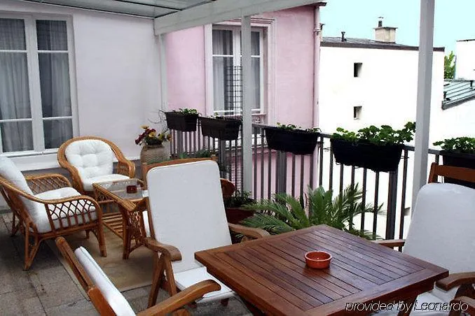 Hotel Poussin Paris