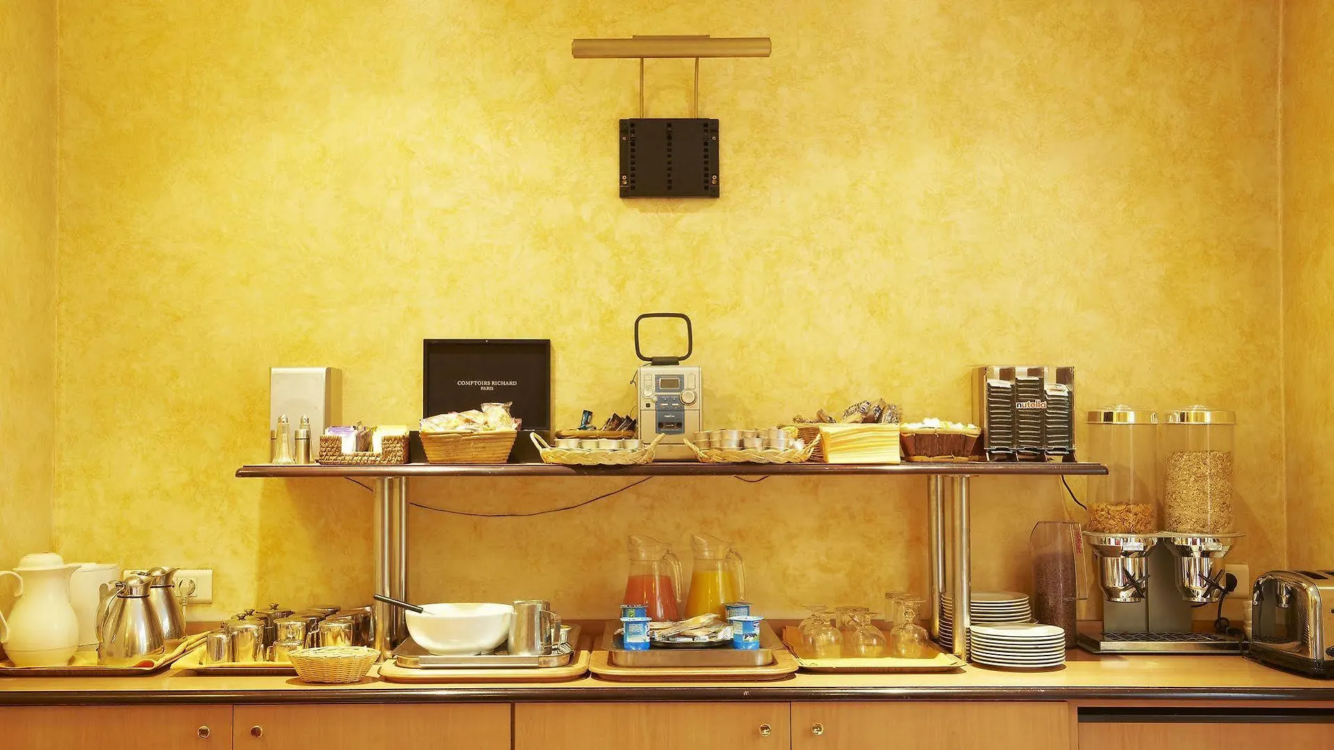 Hotel Poussin Paris