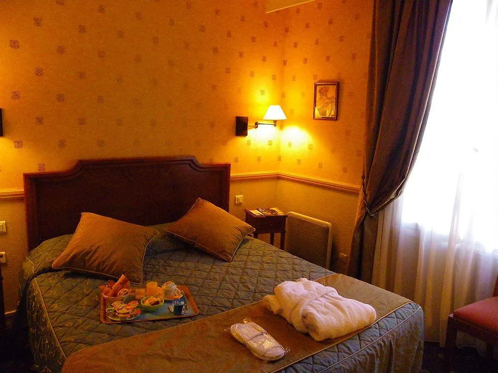 Hotel Poussin Paryż
