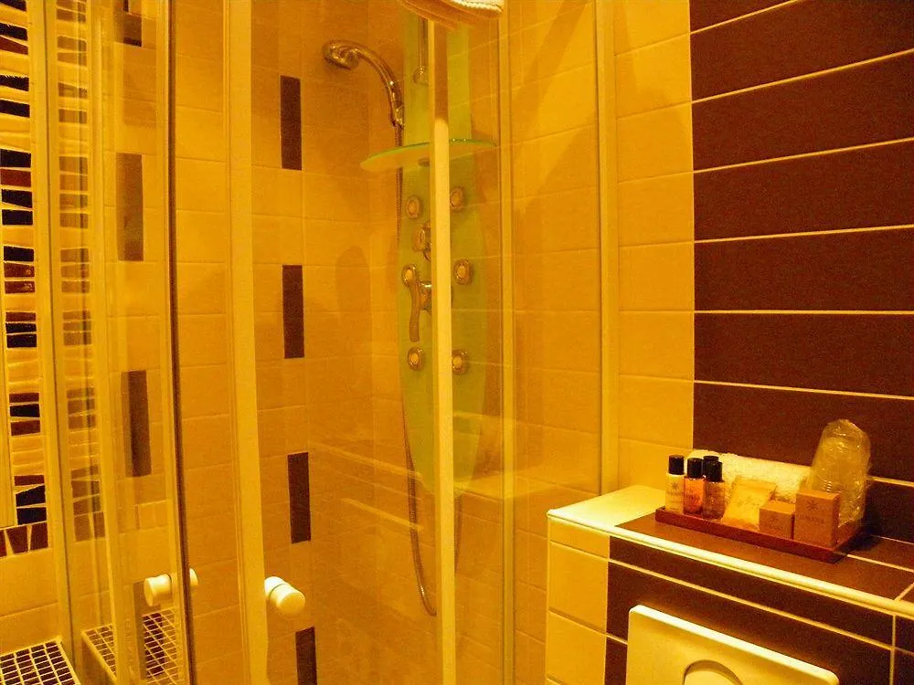 Hotel Poussin Paryż