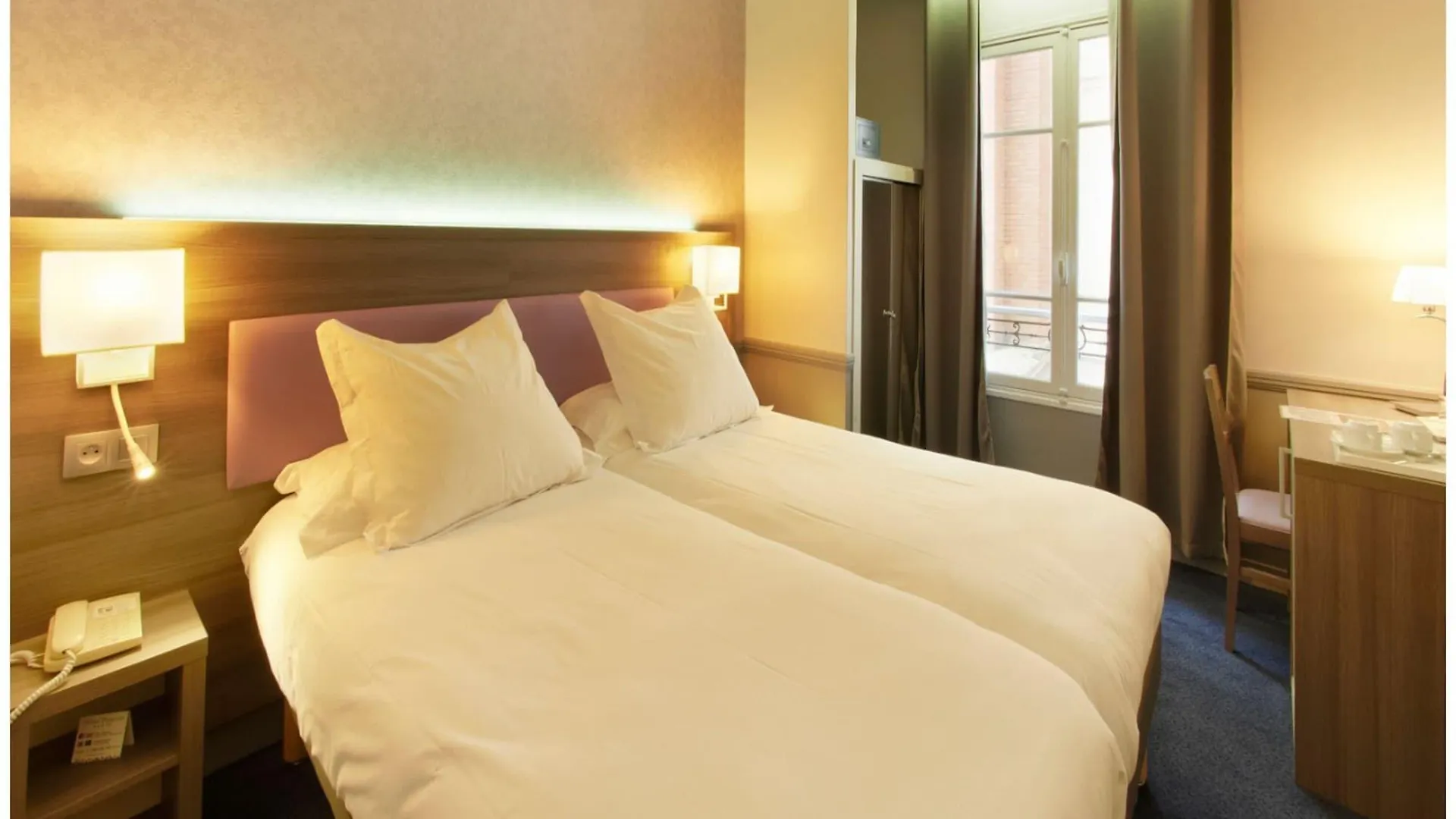 Hotel Poussin Paryż