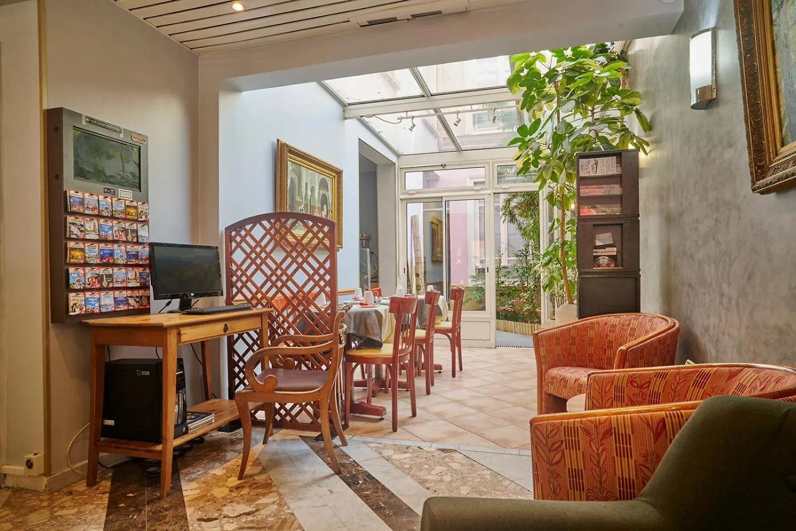 Hotel Poussin Paryż