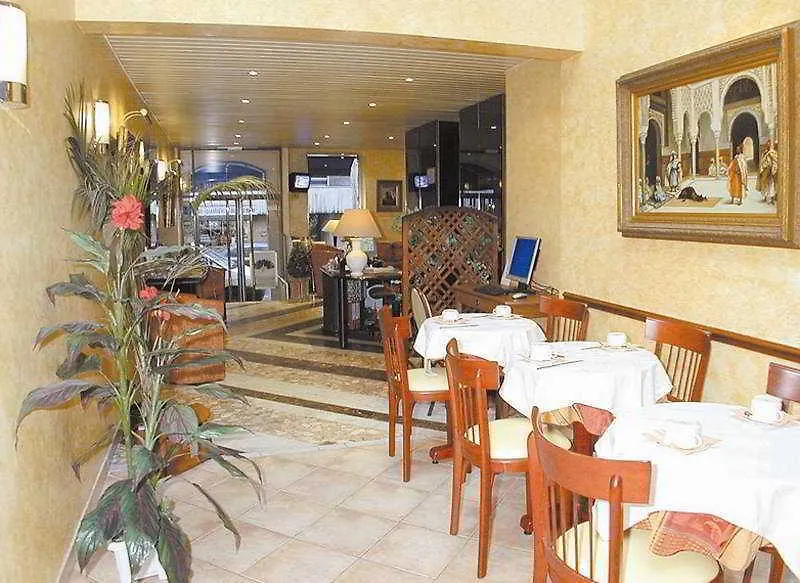 Hotel Poussin Paryż