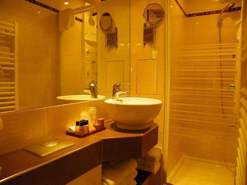 Hotel Poussin Paryż 3*,  Francja